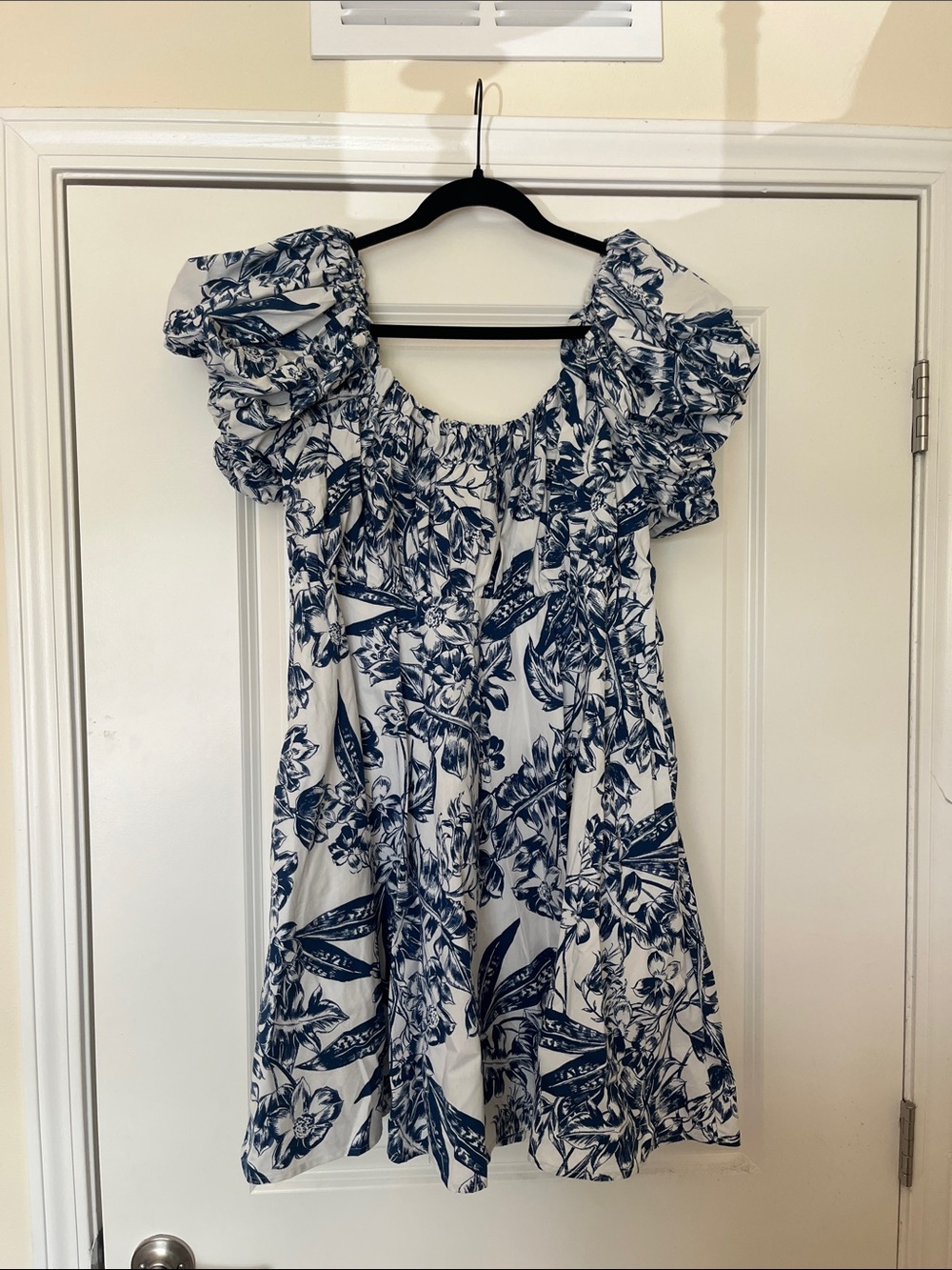 Abercrombie Blue and White Floral Puff Sleeve Dress